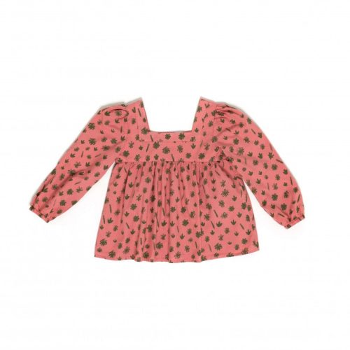 Blusa estampada, fundo rosa com desenhos de folhas e flores verdes 100% algodão biológico, pregas nas mangas e cintura para criar uma silhueta fluida