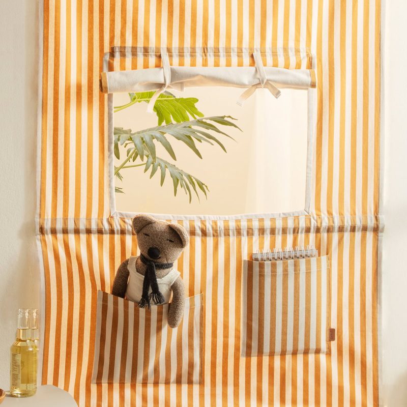 ferm Living Kids Kiosk und Puppentheater mustard off white Ausschnitt